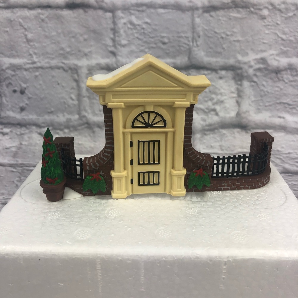 Department 56 Disney Parks Village Series Gate